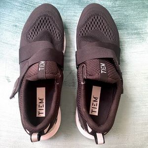 Like New Black Geometric TIEM Slipstreams with SPD cleat in W 8.5